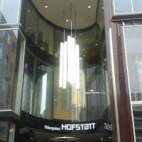 Eingang der Hofstattpassage mit Leuchte
